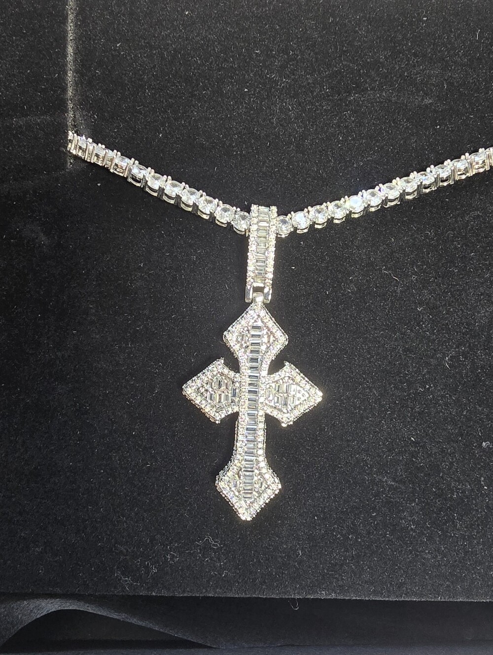 NWT Henrik & Hayes Men's Iced Out Gothic Style Cross Pendant Necklace